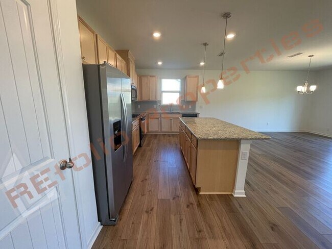 Foto del edificio - Beautiful 4 Bedroom 2 Bathroom Ranch House...