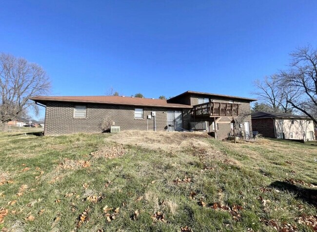 Building Photo - 760 Southampton Dr