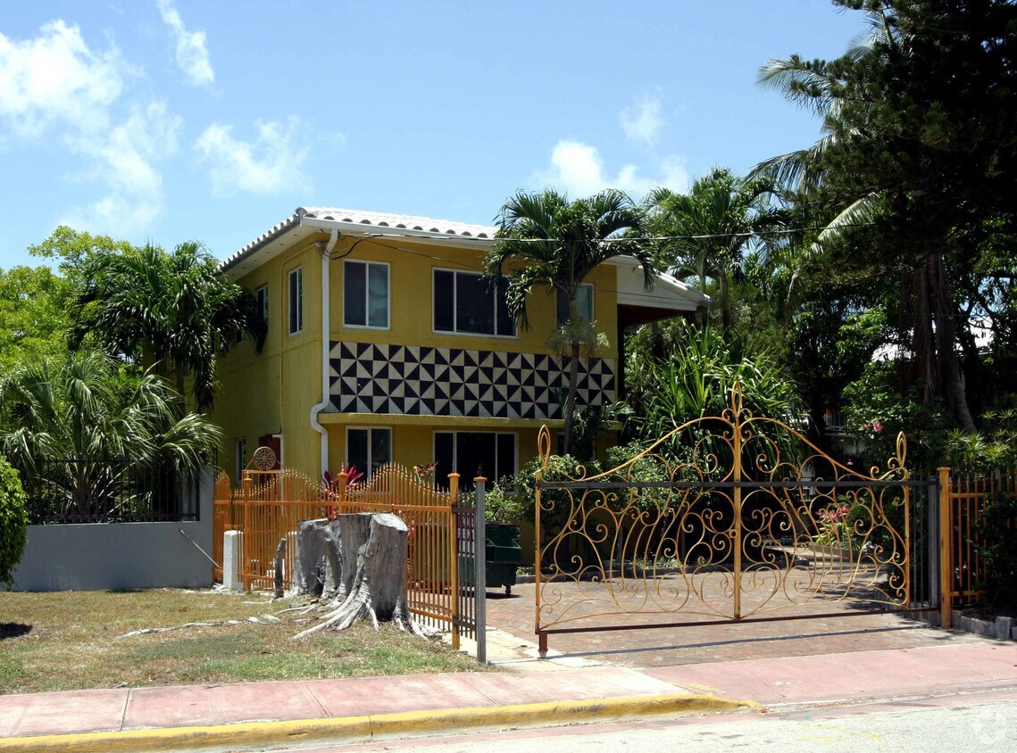 Building Photo - 8142 Byron Ave