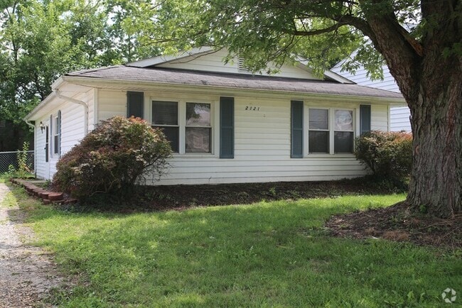 Building Photo - 2121 Poplar St