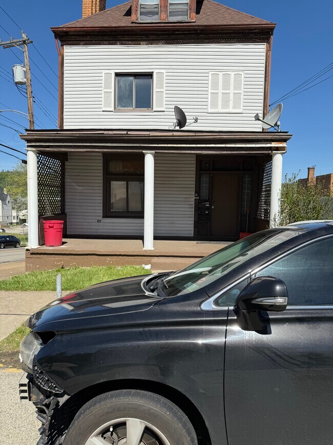 Building Photo - 101 E 10th Ave