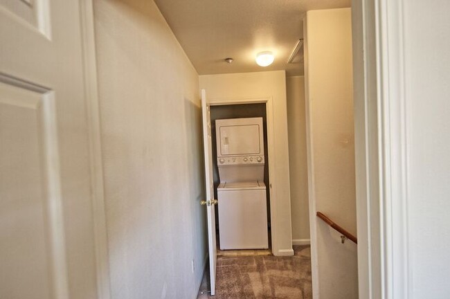 Building Photo - 720 Sunny Ln