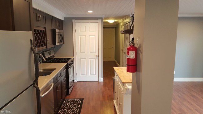 Building Photo - 2 br, 1 bath Condo - 50 Kenwood Dr.