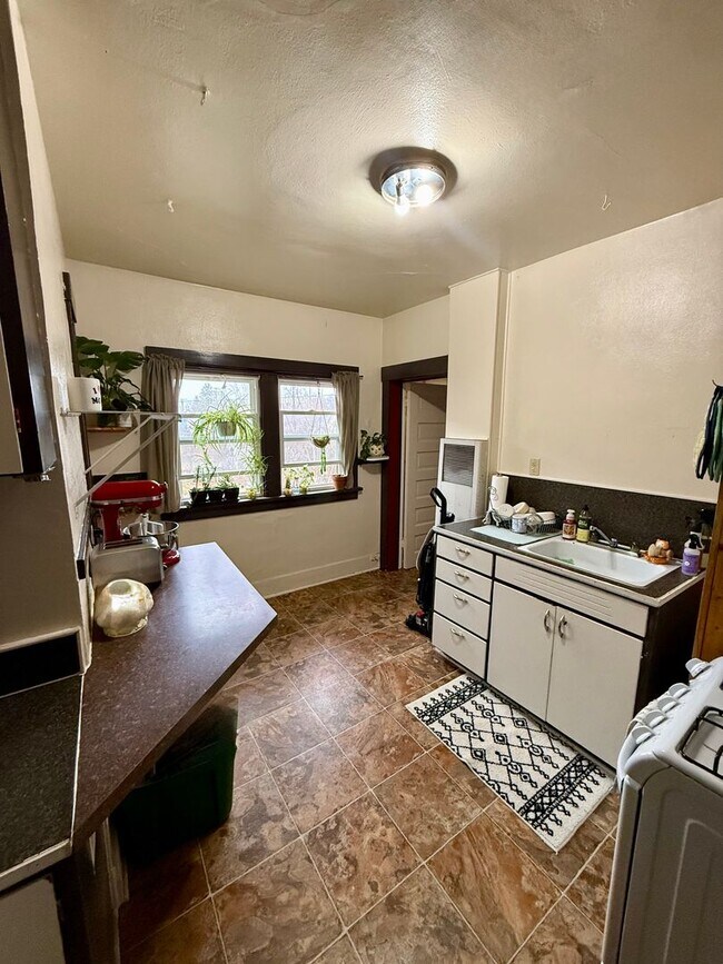 Foto del edificio - 612 S 4th St W