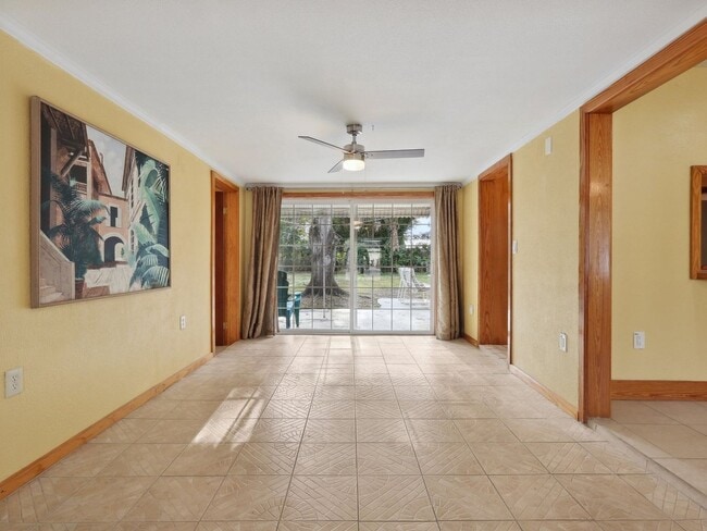 Building Photo - 2 Bedroom Single Family Home in Saint Pete...