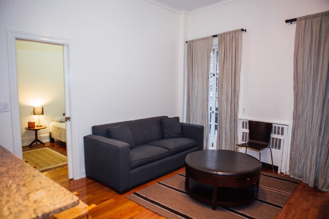 Foto del edificio - 112 Christopher St