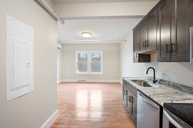 Building Photo - 702 20th St