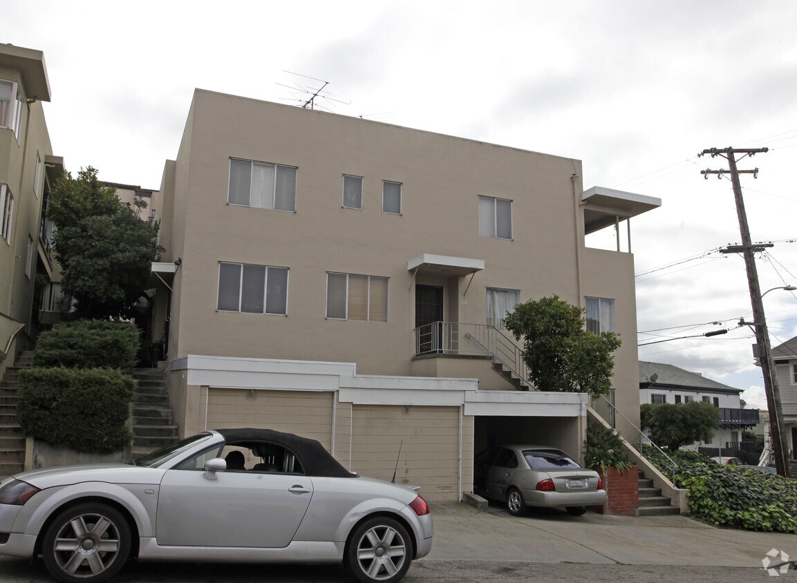Building Photo - 302 Hanover Ave