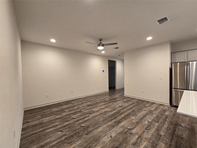 Foto del edificio - 10305 Fulton Ave