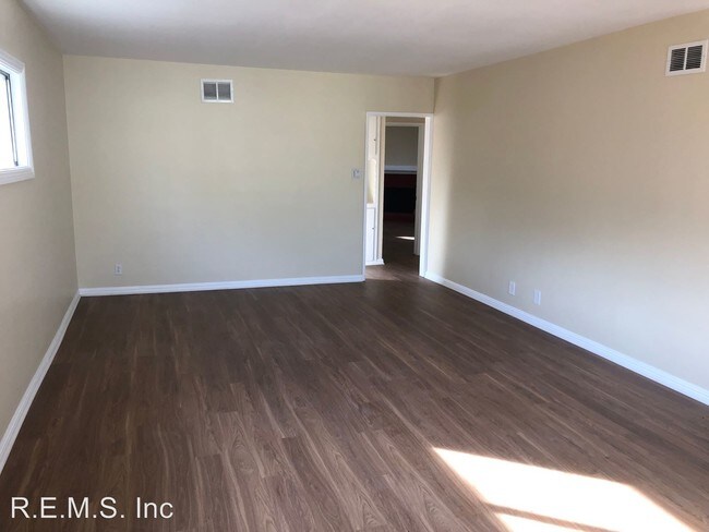 Building Photo - 10605 Buford Ave