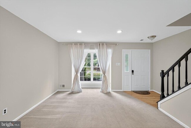 Building Photo - 142 Leedom Way
