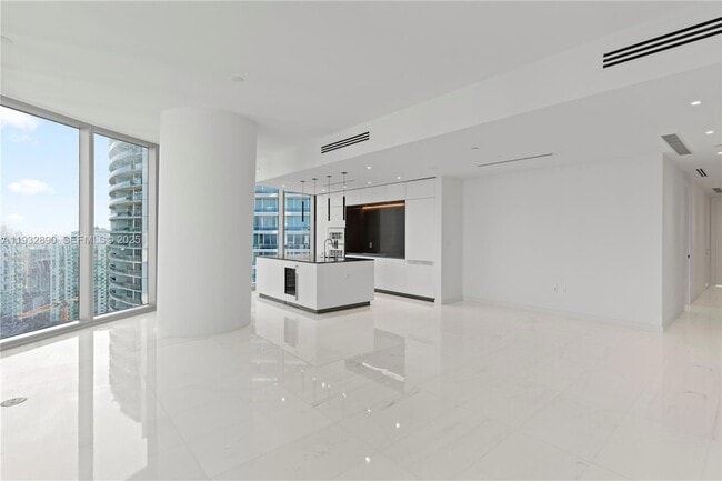 Building Photo - 300 Biscayne Blvd Way