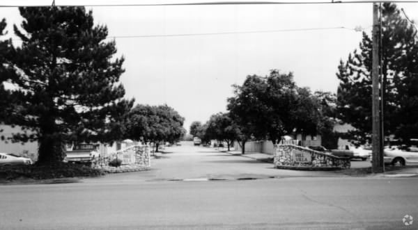 Primary Photo - Hill Villa Apartments