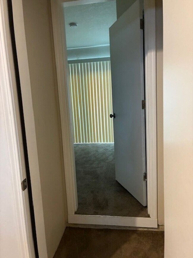 Building Photo - Division 16 Plex