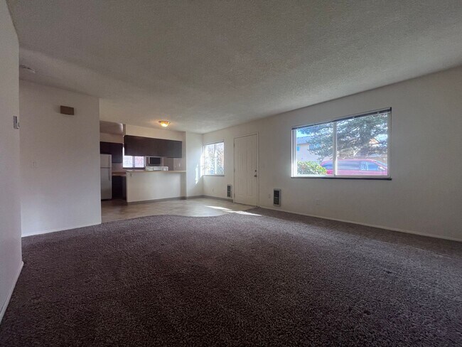 Building Photo - GREAT, SPACIOUS CONDO w/GARAGE! CLOSE TO M...