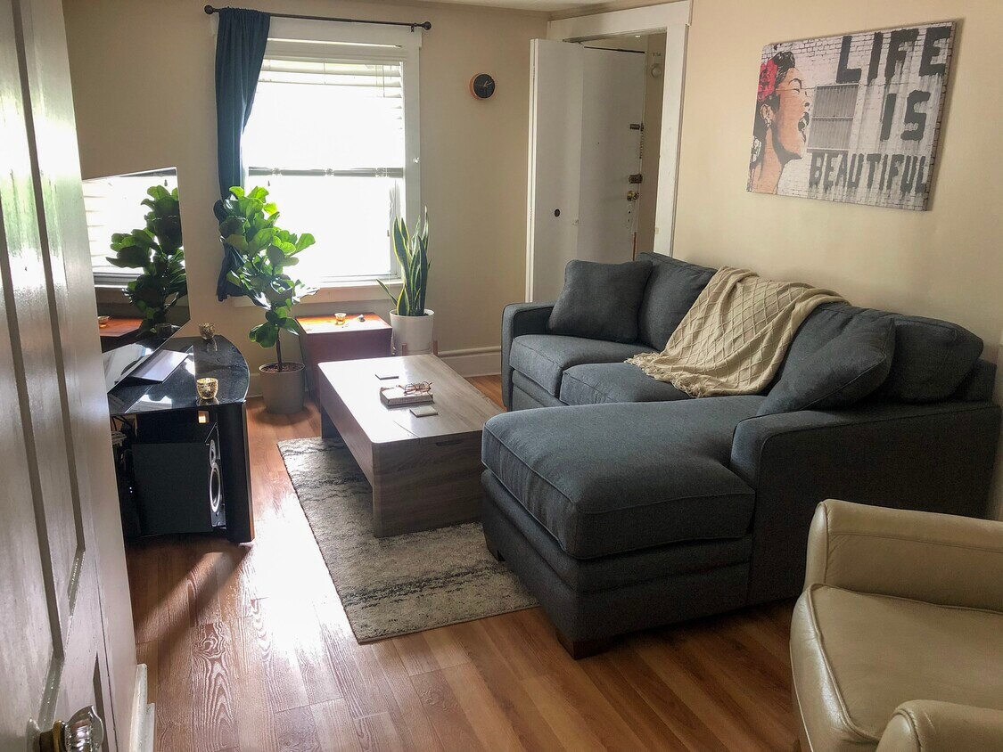 Primary Photo - 35 Maple St