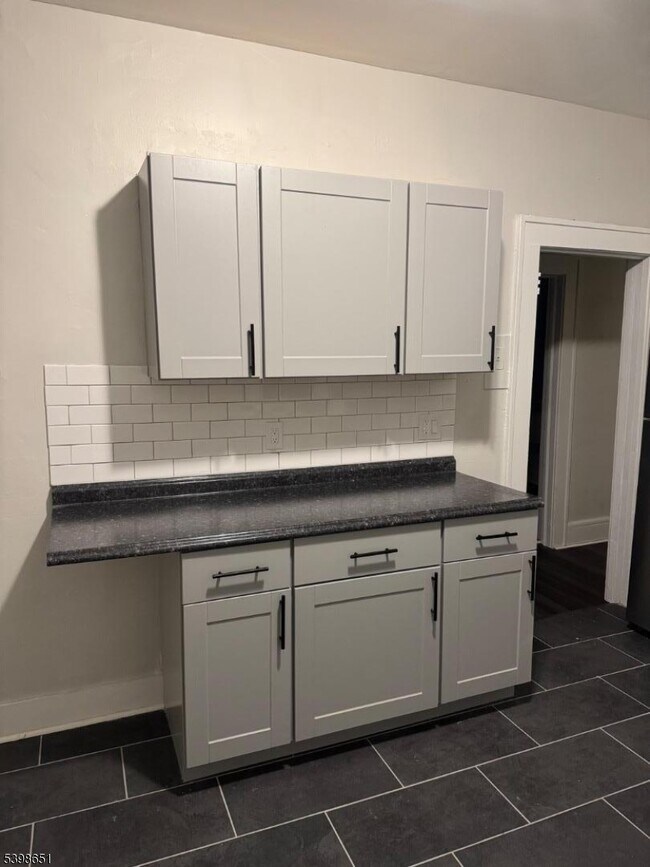 Foto del edificio - 348 Central Ave