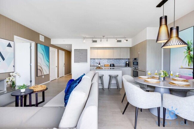 Building Photo - 4010 S Ocean Dr