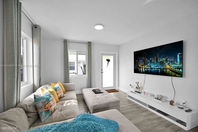 Building Photo - 2 br, 2 bath Duplex - Tenalla Ocean