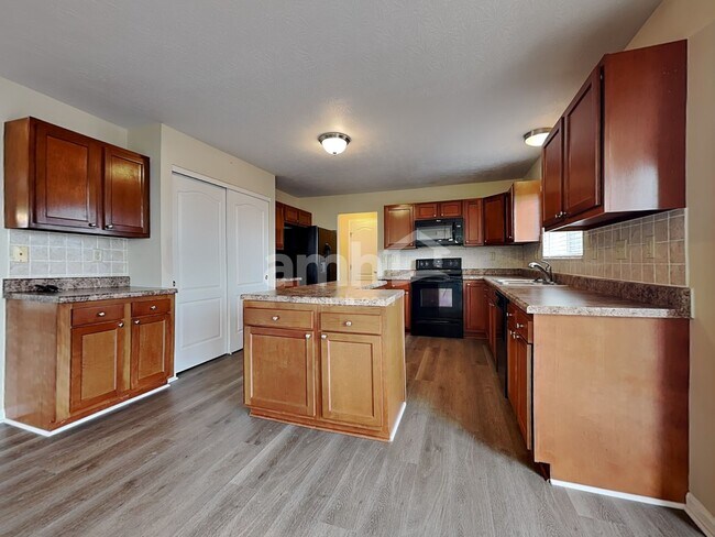 Foto del edificio - 6283 Zoellners Pl