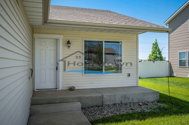 Building Photo - Beautiful Modern Home with 3 Bedrooms and ...