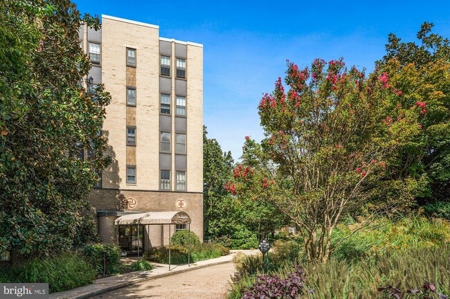 Building Photo - 3901 Cathedral Ave NW