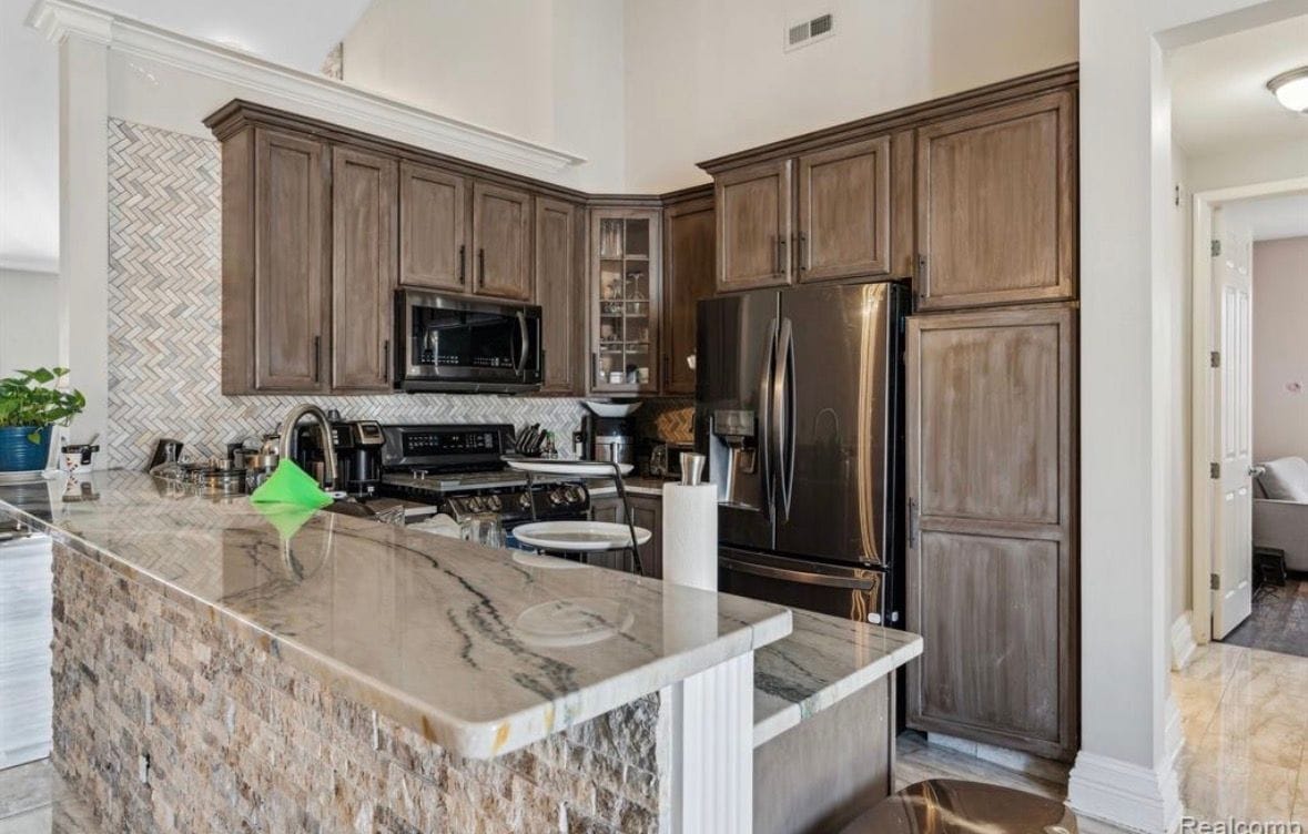 Building Photo - 370 Roosevelt St