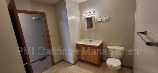 Building Photo - 765 Campbell Rd