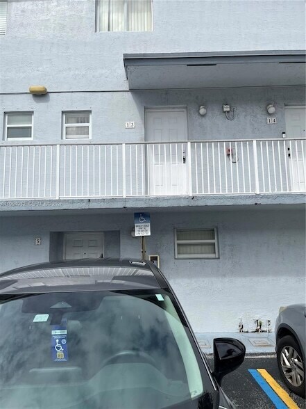 Foto del edificio - 8031 NW 8th St