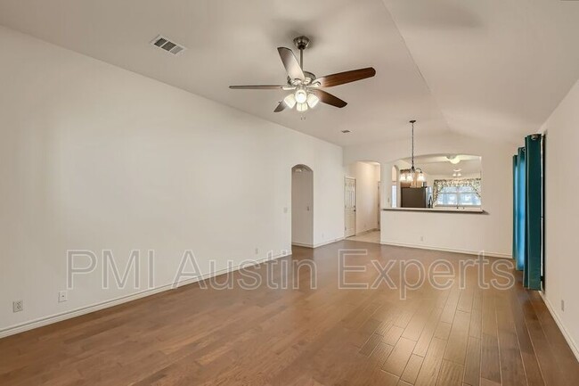 Foto del edificio - 800 Monarch Ave