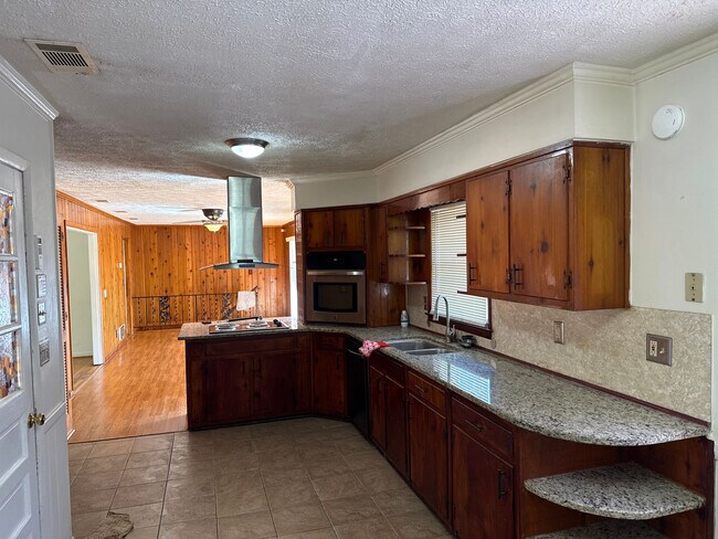 Foto del edificio - Room in House on Pleasant Hill Rd
