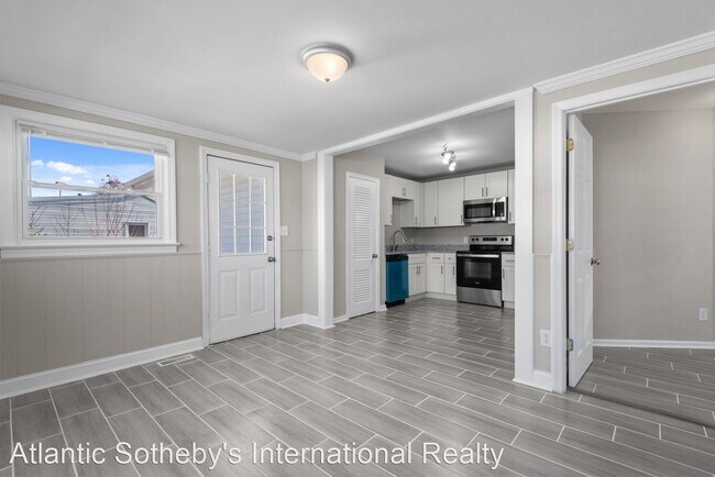 Building Photo - 3 br, 1 bath House - 609 Woodfin Road