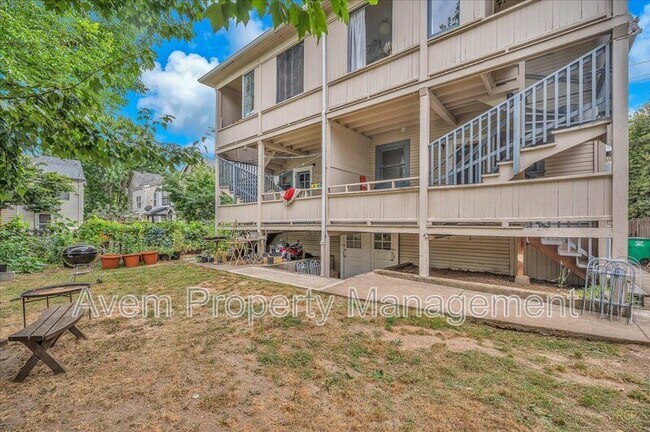Building Photo - 3030 N Williams Ave