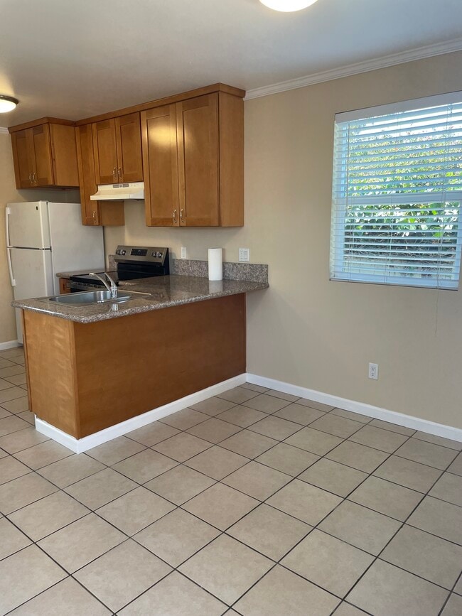 Building Photo - 1818 Rheem Ave