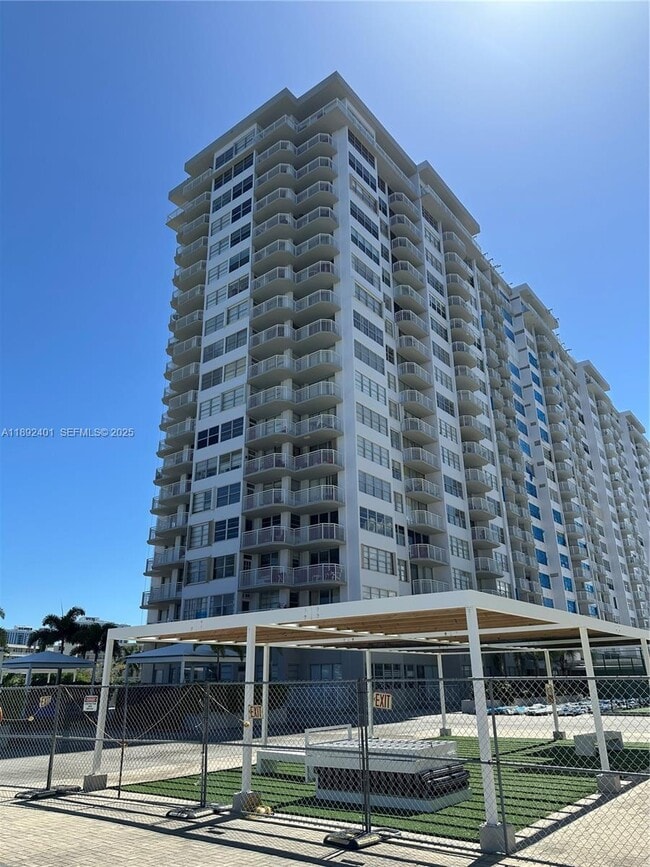Building Photo - 18021 Biscayne Blvd