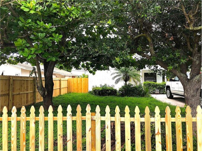 Building Photo - 43 SW 8th Ave