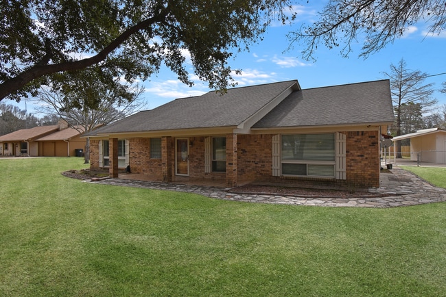 Building Photo - Lease Takeover Opportunity Available! 3 Be...