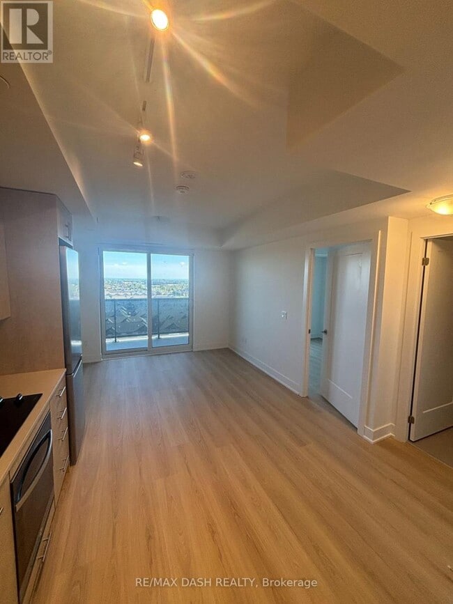 Photo du bâtiment - 2545-2545 Simcoe St N