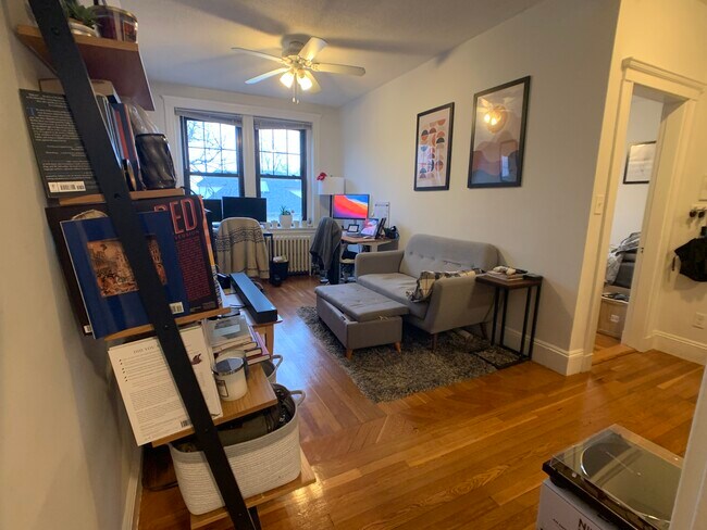 Foto del edificio - 185 Chestnut Hill Ave