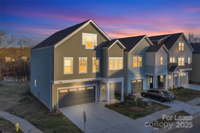 Foto del edificio - 9038 Henry Thoreau Rd