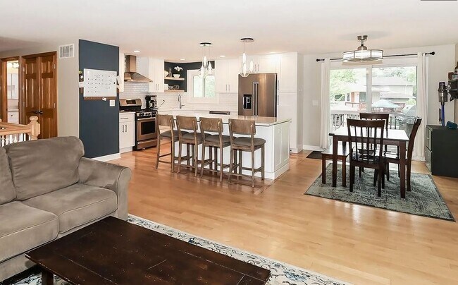 Foto del edificio - 826 S Salem Dr