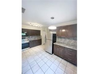 Primary Photo - 827 SW 30th St