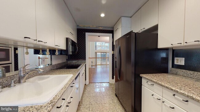 Foto del edificio - 3928 Georgetown Ct NW