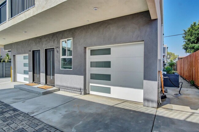 Building Photo - 241 Rosemont Ave