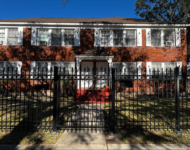 Foto del edificio - 1403 Godwin St