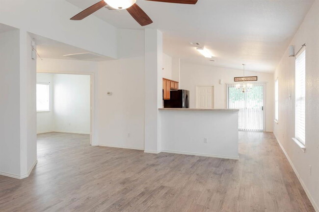 Foto del edificio - 906 Aiken Dr