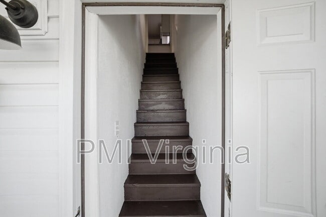 Building Photo - 742 Mt Vernon Ave