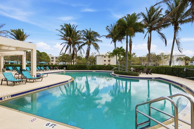 Piscina - Eagle Walk Off-Campus Student Housing