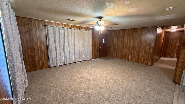 Foto del edificio - 9004 Tucker Rd