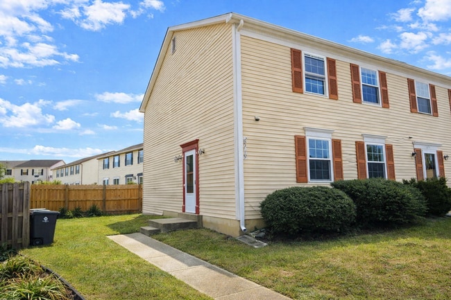 Puerta principal - 8719 East Grv